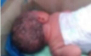 Abandonan a recién nacida dentro de una llanta en Nuevo León 