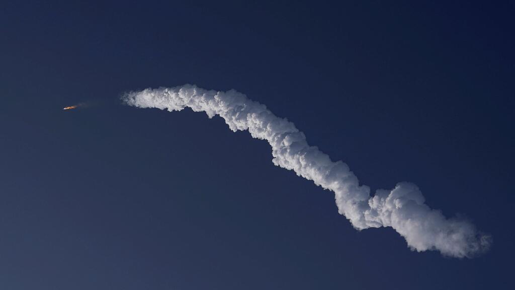 ¡Explota! Nave de SpaceX, con final fallido en primera prueba de lanzamiento
