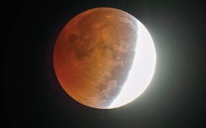 ¿Dónde y a qué hora ver el eclipse de lunar?