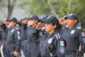 Se gradúan 28 elementos de la Policía de Cancún  