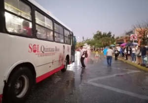 Caos en el transporte público de Cancún debido a las intensas lluvias
