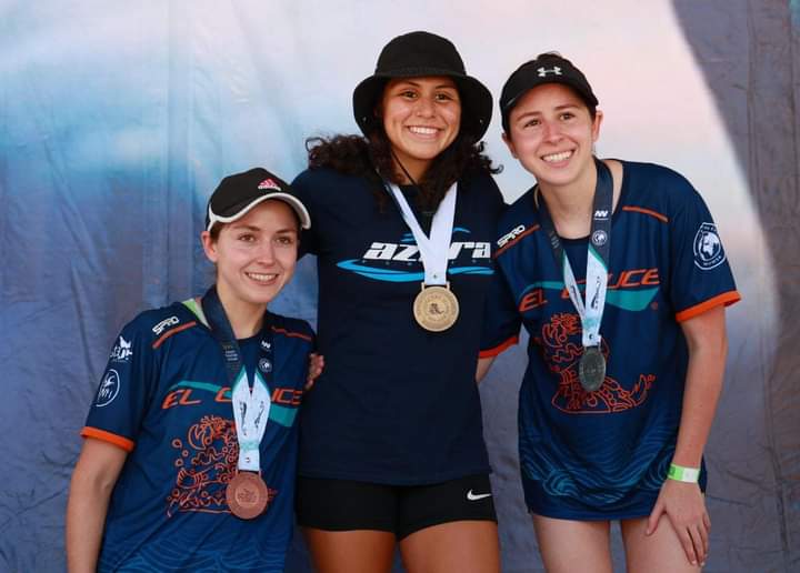 Atenea Gomez premia a los ganadores del Torneo Internacional El Cruce Cancun Isla Mujeres 3