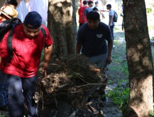 Blanca Merari felicita a estudiantes de Cecyte por limpieza del sendero del Cenote del Domo 5