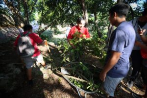 Blanca Merari felicita a estudiantes de Cecyte por limpieza del sendero del Cenote del Domo 6