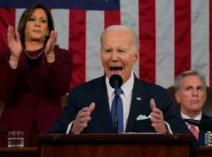 Joe Biden buscará prohibir los rifles de asalto tras tiroteos en Estados Unidos