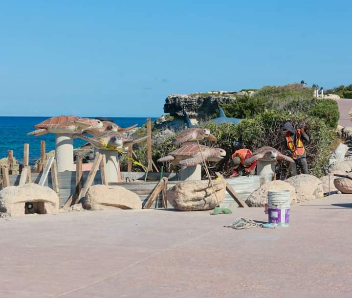 Malecón Caribe de Isla Mujeres es embellecido por Atenea Gómez