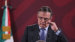 Marcelo Ebrard le responde al senador Kennedy por comentarios racistas 1