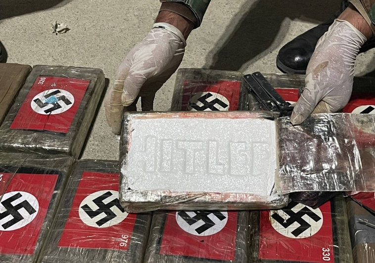 ¡Sorprendente! Incauta Perú 58 kilos de cocaína con esvásticas y el nombre de Hitler