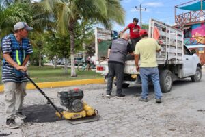 Puerto Morelos inicia programa de bacheo en frio 2