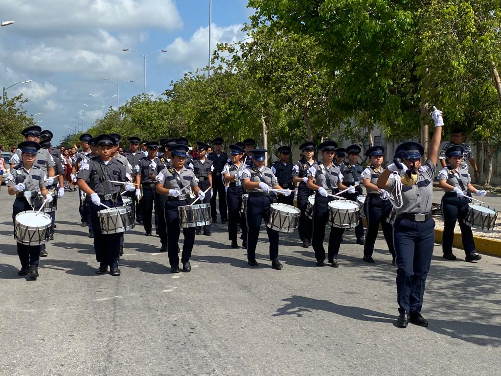 Realizan emotiva exhibición de bandas escolares en Playa del Carmen