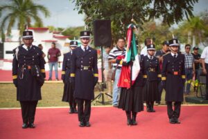 Realizan ceremonia cívica en el “Monumento al Maestro” de Chetumal 