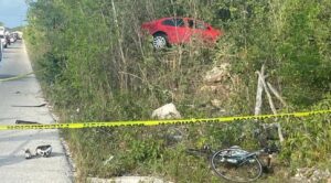Automovilista atropella a ciclistas en la Huayacán; hay un muerto y dos heridos