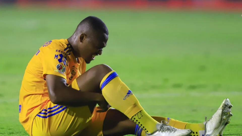 ¡Alarma en Tigres! Abandona Samir Caetano partido contra Toluca por lesión