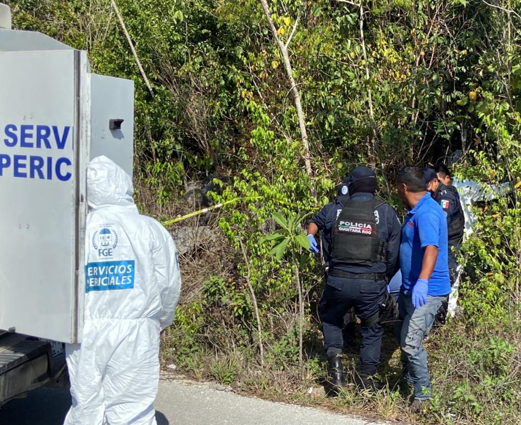 Desmembrado y calcinado encuentran cuerpo en carretera Cancún - Leona Vicario