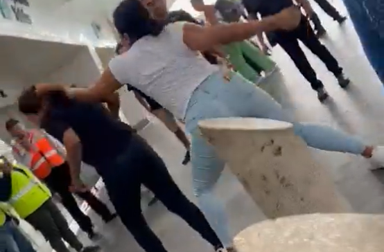 Violenta riña en el aeropuerto de Cancún evidencia la falta de respuesta de la Guardia Nacional