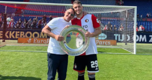Santi Giménez, el mejor futbolista del Feyenoord deleitó con 23 goles