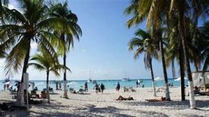 Descubre el paraíso en Isla Mujeres: Playa Norte, la joya del Caribe Mexicano