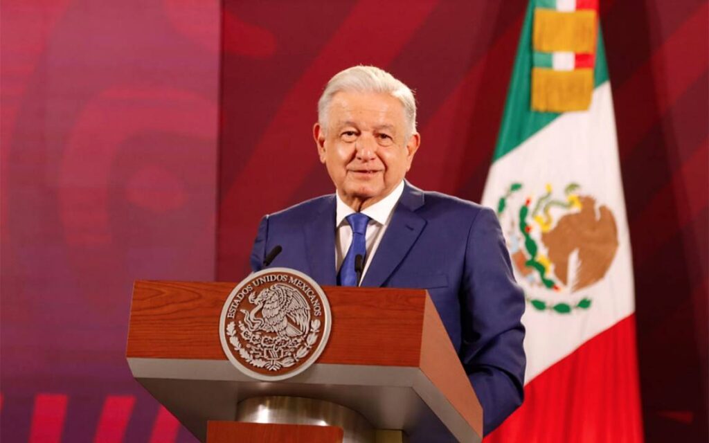 AMLO asegura que elección del candidato de oposición es simulación