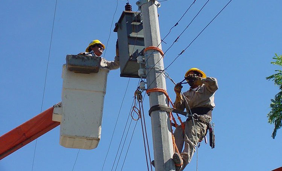 ¿Crisis en la CFE? Registran apagones en plena ola de calor en estados de México