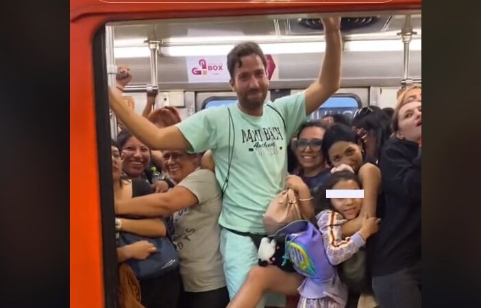 Extranjero entra por error a vagón de mujeres en Metro CDMX y lo acosan (VIDEO)