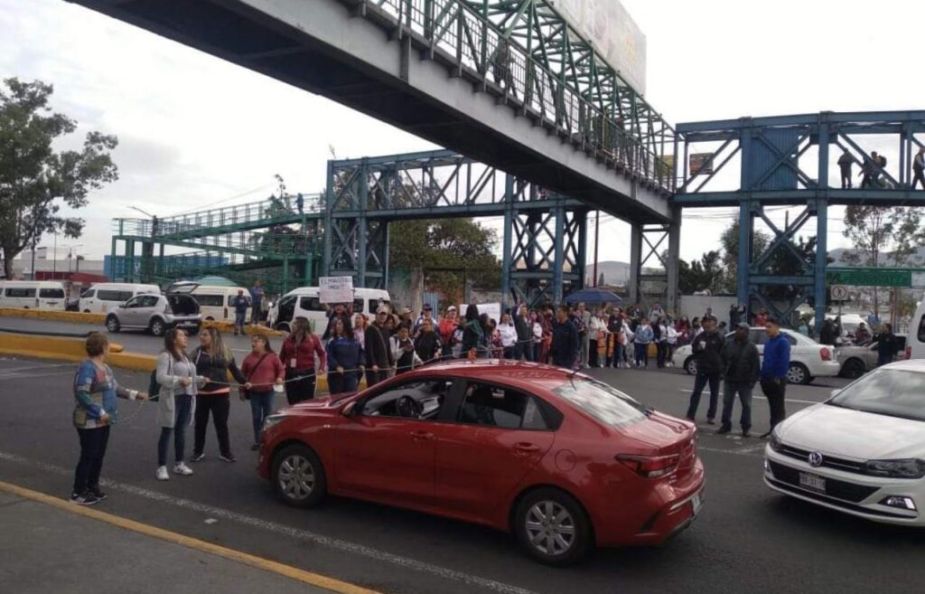 Hombre murió en bloqueo de maestros en la carretera México-Querétaro.