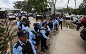 Honduras suma 46 muertos en motin en carcel de mujeres