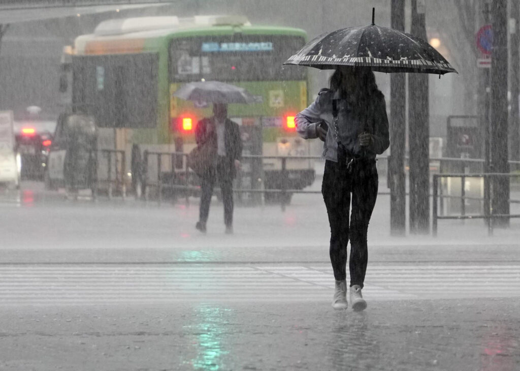 Japón pide evacuar a miles de habitantes por fuertes lluvias