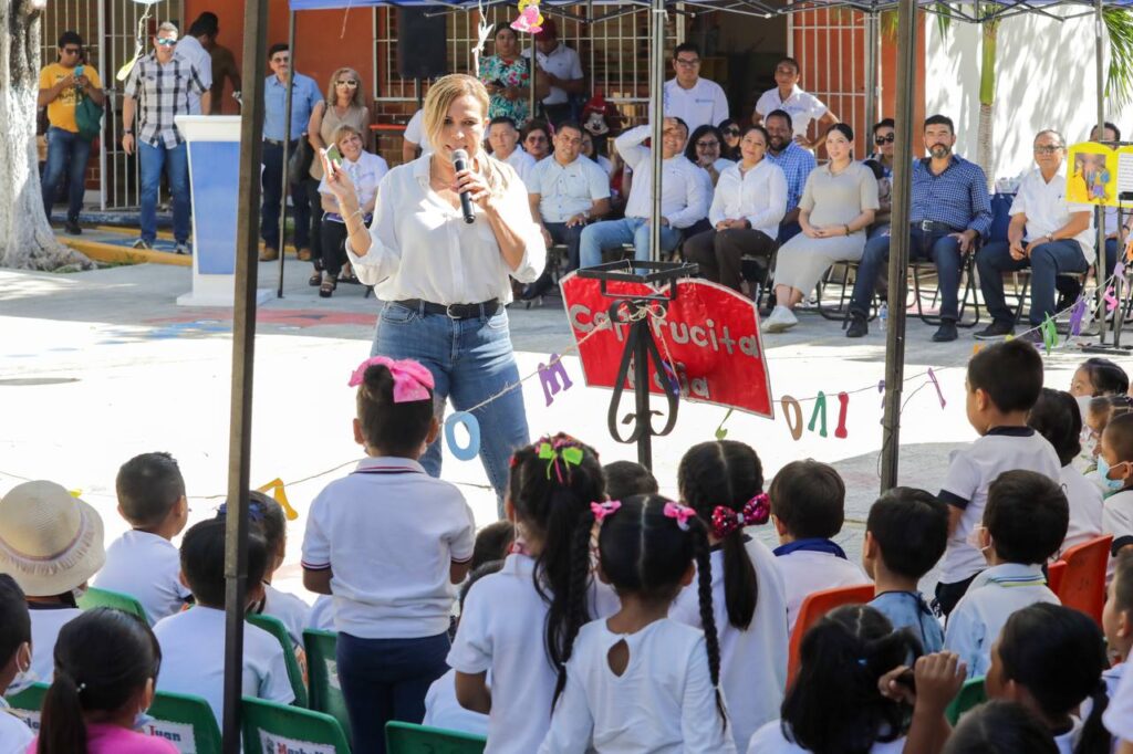 Lili Campos fomenta lectura con programa Leyendo en Solidaridad