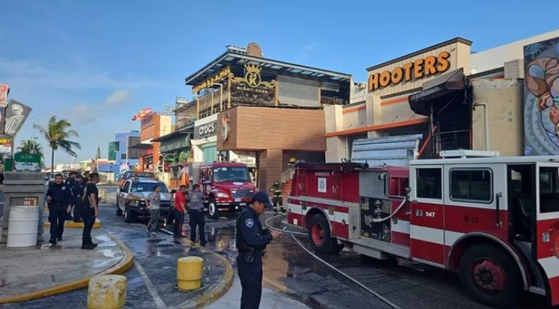 Se incendia pizzeria en Zona Hotelera de Cancún