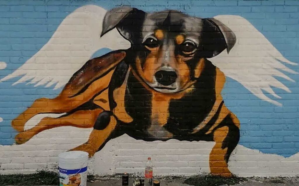 Realizan mural en homenaje a perrito Scooby