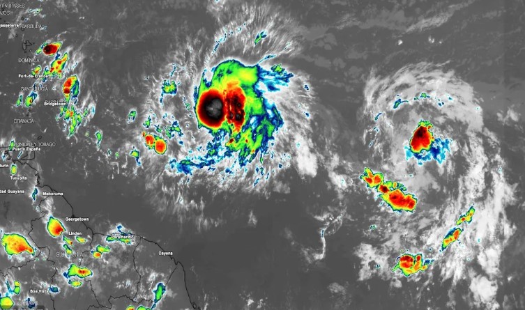 Tormenta tropical Bret continúa su ruta hacia el Caribe