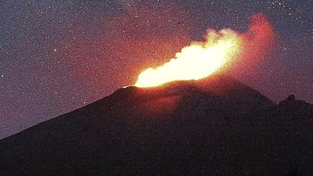 Volcán Popocatépetl hace explosión y realiza fuerte sonido (VIDEO)