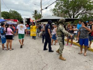 Balacera en tianguis de Cancún deja 4 lesionados; hay un detenido 