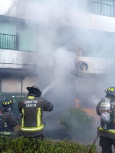 Incendio en hotel Krystal en Zona Hotelera de Cancún, ya fue controlado