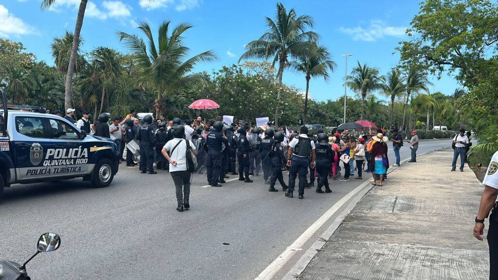 Manifestantes exigen soluciones en colonias irregulares de Cancún