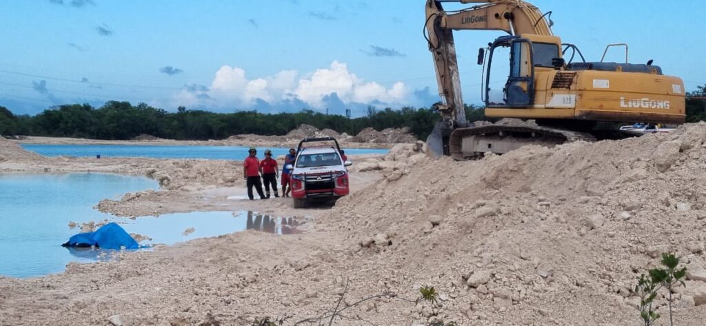 Trágico accidente en Puerto Morelos: Góndola vuelca y su conductor pierde la vida