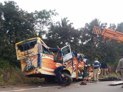 ¿Cómo sucedió? Deja colisión de autobuses al menos doce muertos en la India