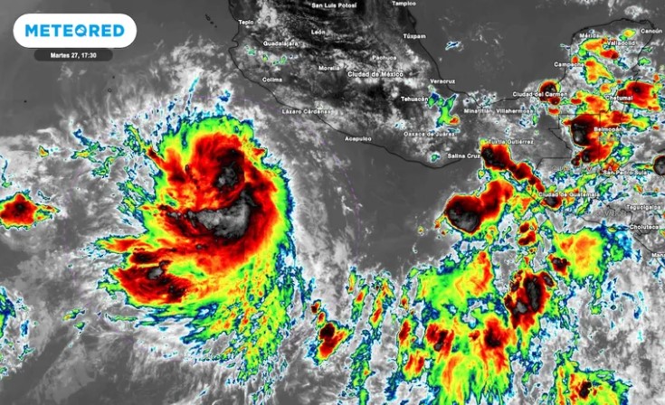 Tormenta tropical Adrián podría convertirse en huracán categoría 1