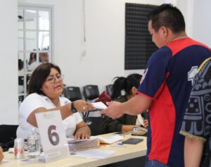  Municipio de Cancún otorga más de 900 becas a jóvenes de secundaria 