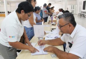  Municipio de Cancún otorga más de 900 becas a jóvenes de secundaria 