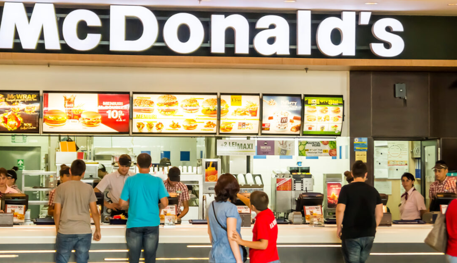McDonald's introduce vajillas reutilizables con tecnología RFID para reducir residuos