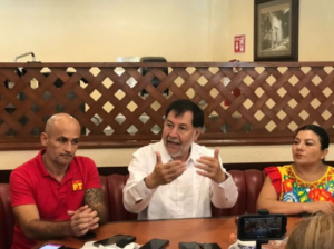 Gerardo Fernández Noroña exige retirar anuncios de contendientes en su campaña en Cancún