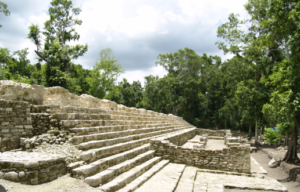 Importante hallazgo arqueológico en Yucatán: 16 cuchillos prehispánicos utilizados en sacrificios