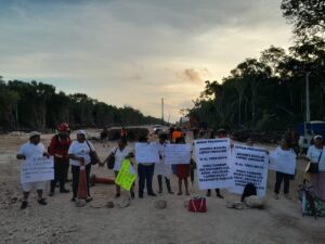 Comuneros se manifiestan en tramo del Tren Maya: exigen carreteras y mejores servicios