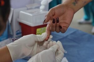 Participa en la brigada médica para la detección de hepatitis en Cancún