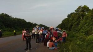 Accidente de autobús deja una niña muerta y al menos 20 heridos en Bacalar