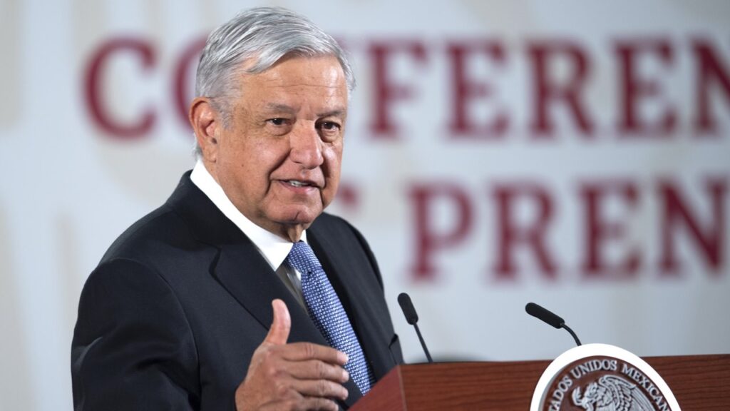 AMLO anuncia sección para no ser sancionado por el INE