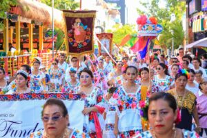 Gremio de Fundadores realizan procesión en Feria de Playa del Carmen