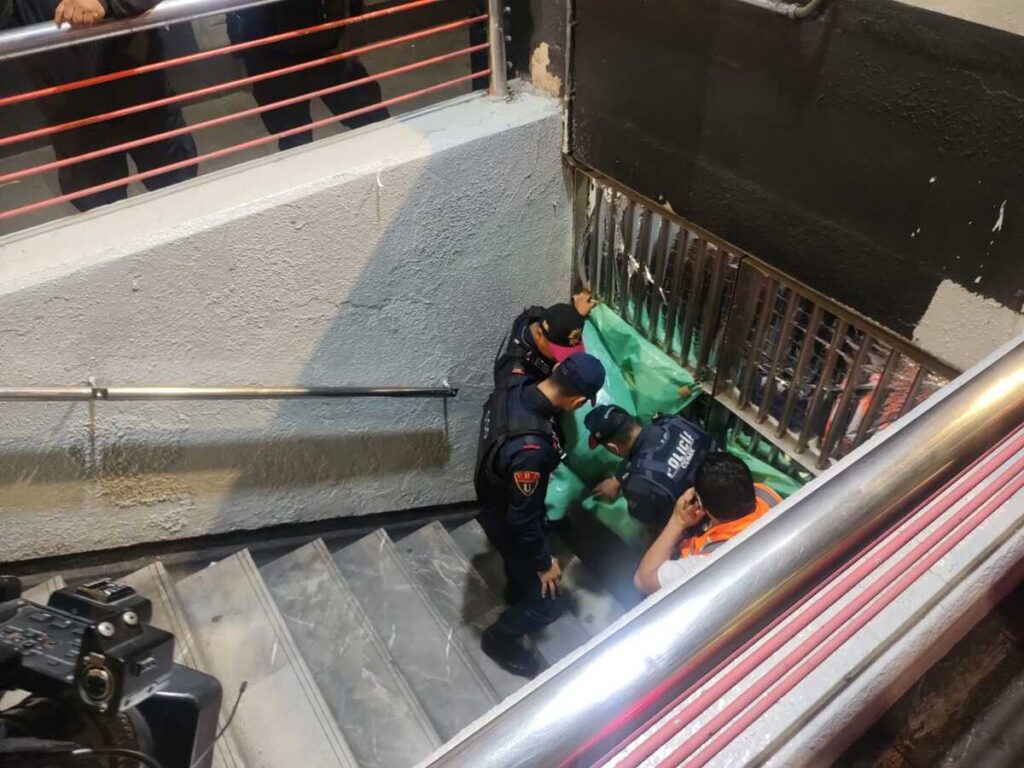 Hombre asesinado en Metro de la CDMX fue por asalto: AMLO.