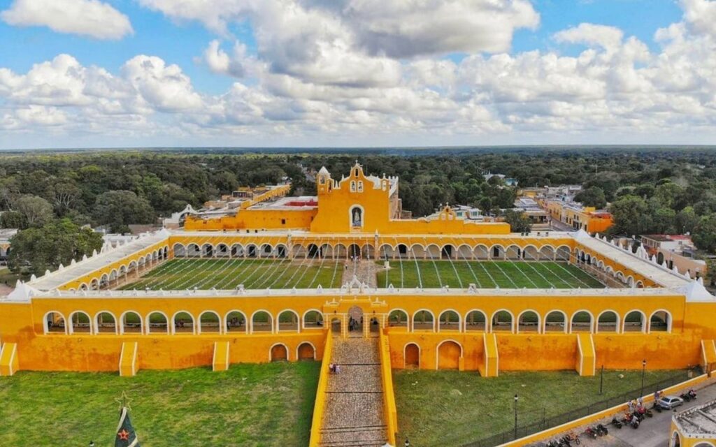 Izamal es un Pueblo Mágico ideal para visitar en verano